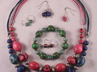 Colour-beaded wreath