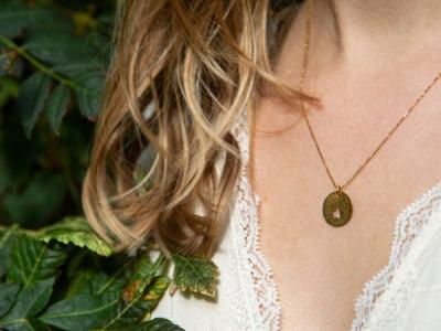 Pendant necklace in gold