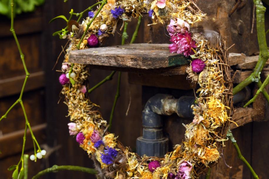 festive wreath hanging 